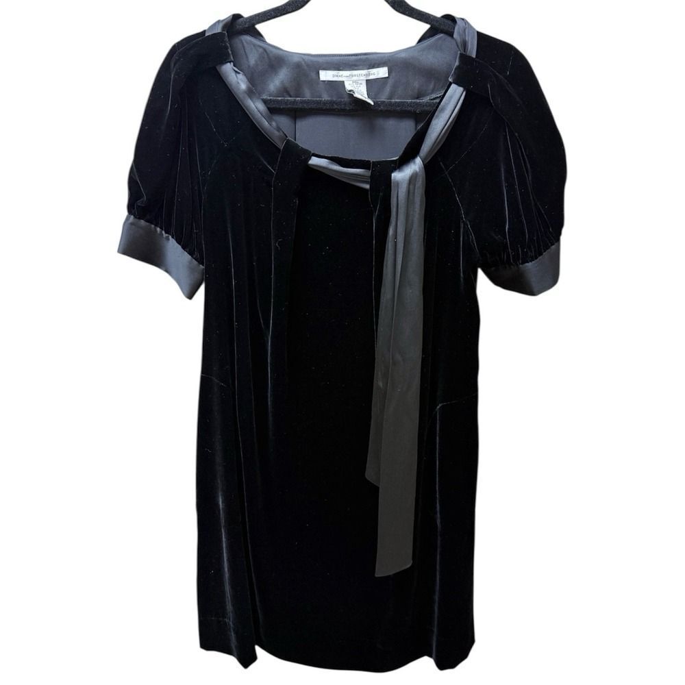 Vintage Diane Von Furstenberg Velvet Winter babydoll dress. Black. Sz 8